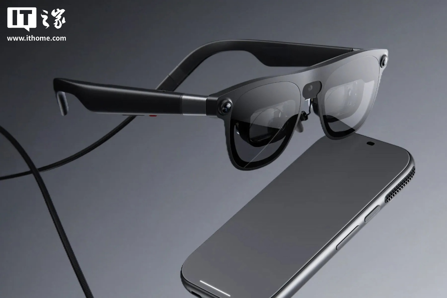 全球首款 Android XR 智能 AR 眼镜 XREAL AURA 发售：使用外置计算单元，1099 美元起