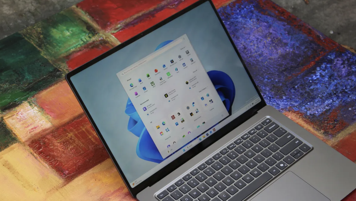 Surface Laptop Ultra 屏幕显示效果不佳引发外界争议：微软确认该机支持分区调光、产品仍有后期改进空间