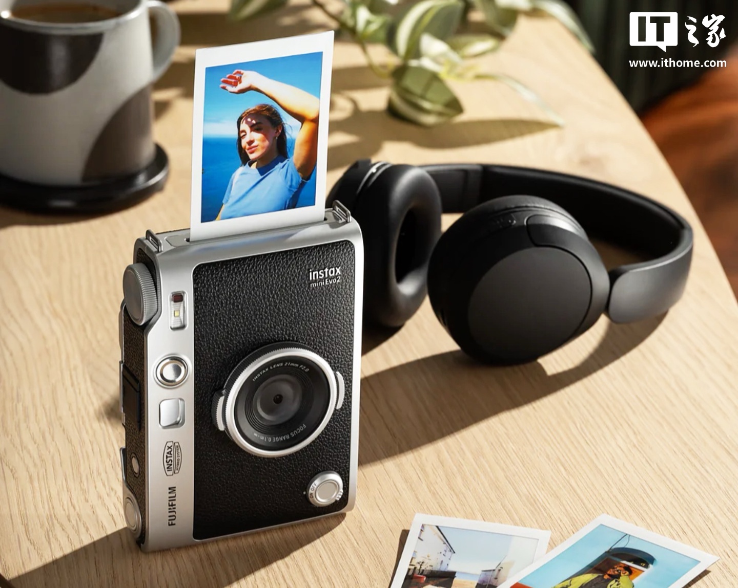 富士推出 instax mini Evo 2 拍立得相机：1600 万像素 CMOS、升级 4.5 寸触控屏