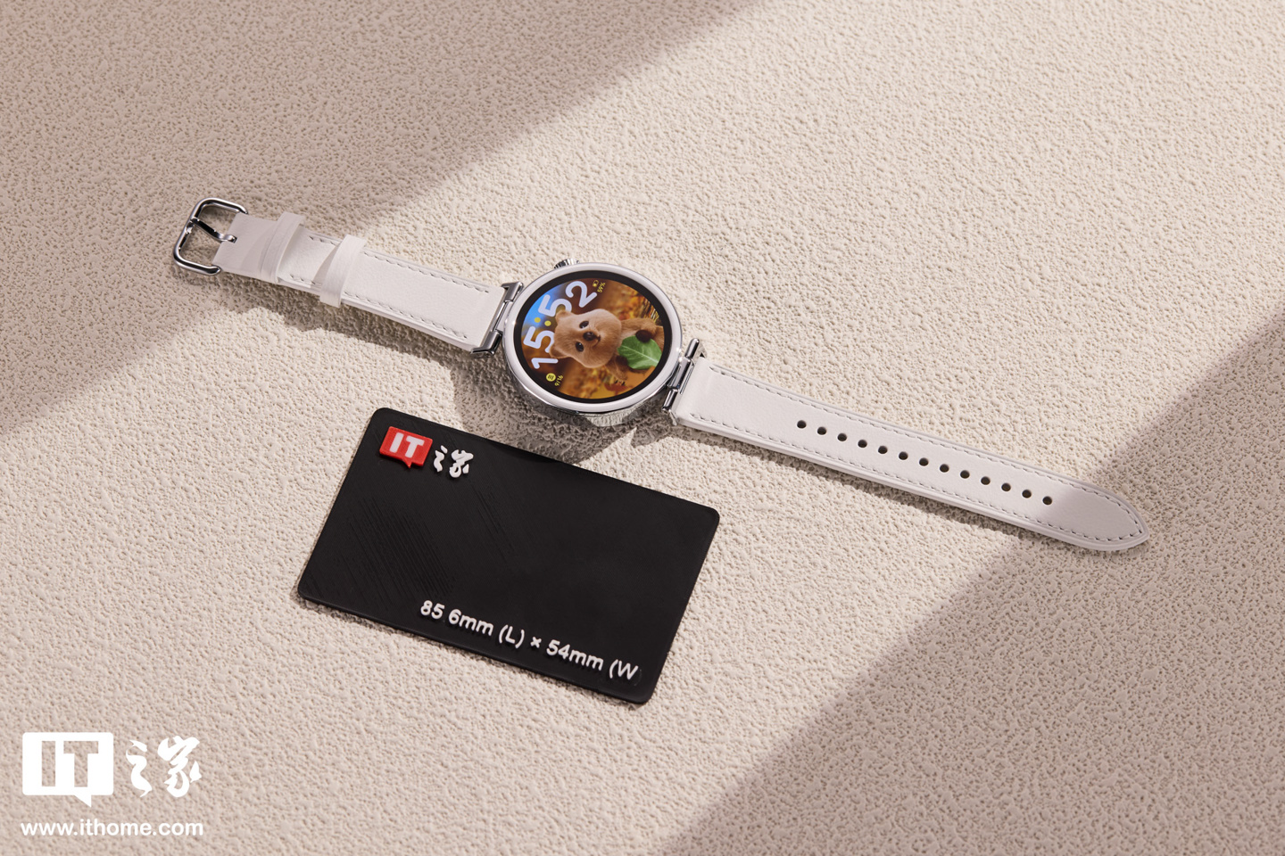 【IT之家开箱】小米 Watch S5 41mm 智能手表图赏：莹白陶瓷表圈 + 24 道精雕表冠，主打精致佩戴