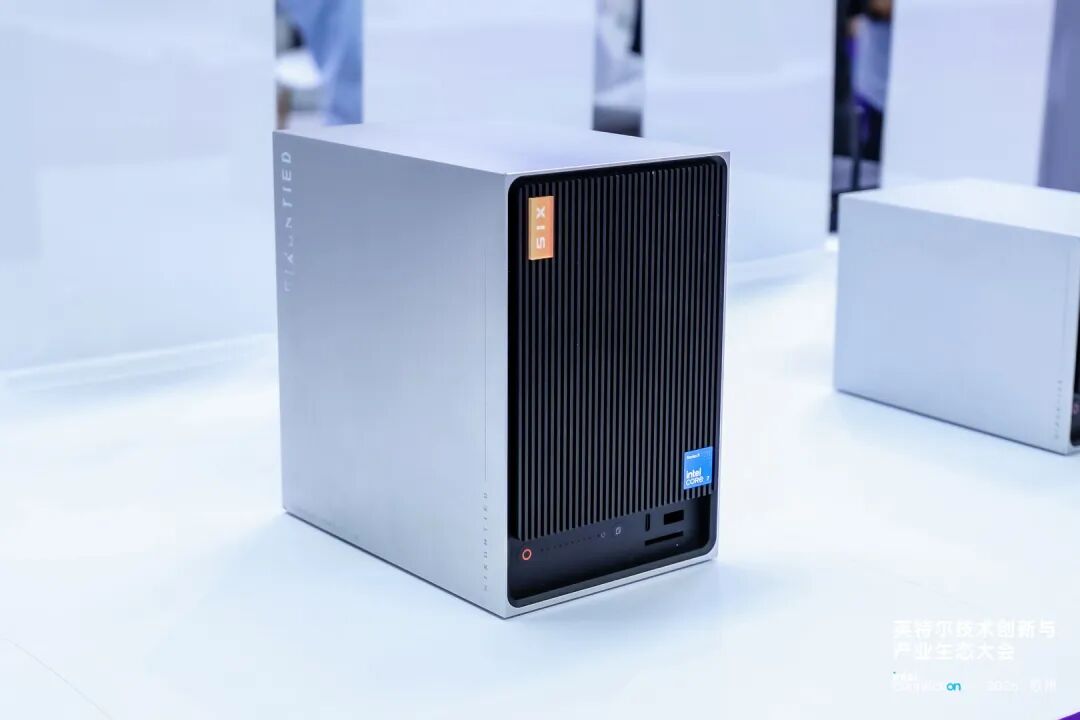 六联智能发布 4 盘位 "Wildcat Lake" AI NAS WS18，0.15L 迷你主机同场展出