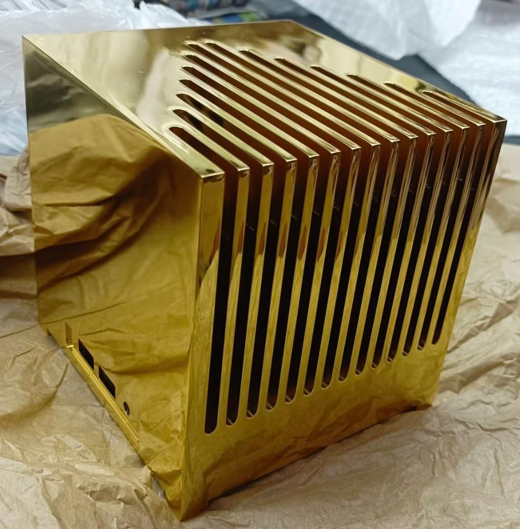 Kubb 打造纯金无风扇迷你主机：13 公斤重、售价约 170 万美元